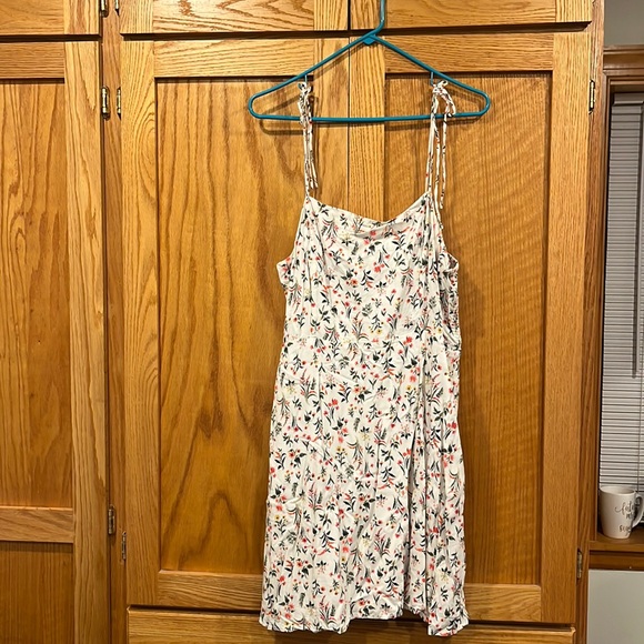 Old Navy White Floral Print Sundress with tie straps - Picture 1 of 4